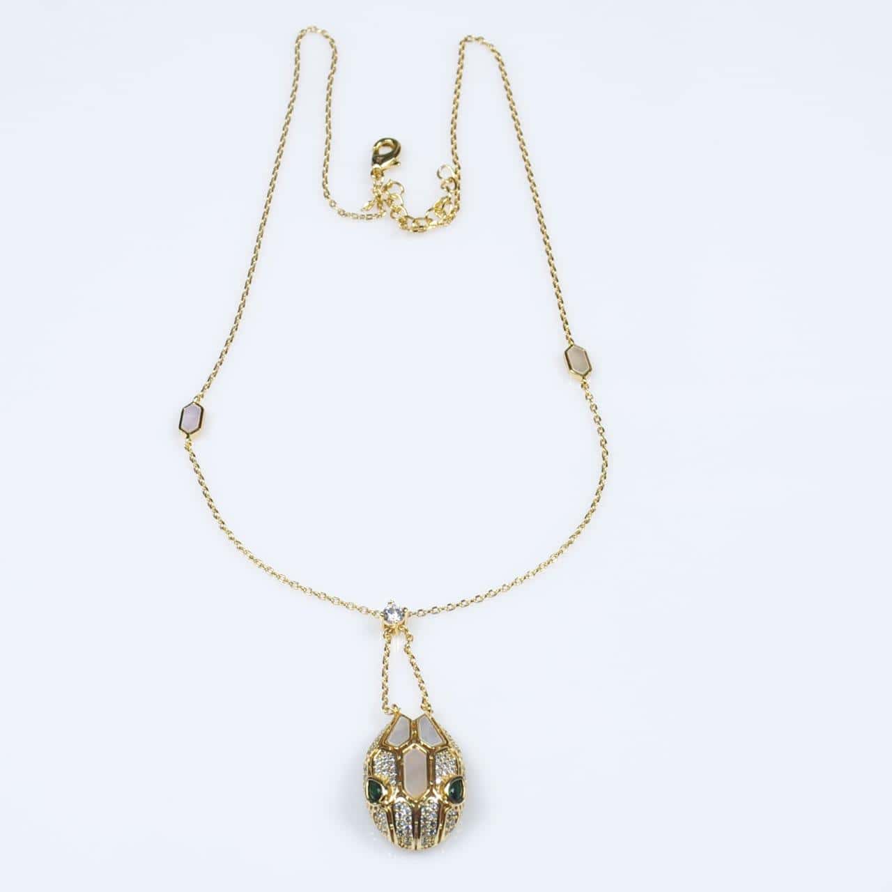 Collier Serpent SN16260G40 – Élégance et Mystère